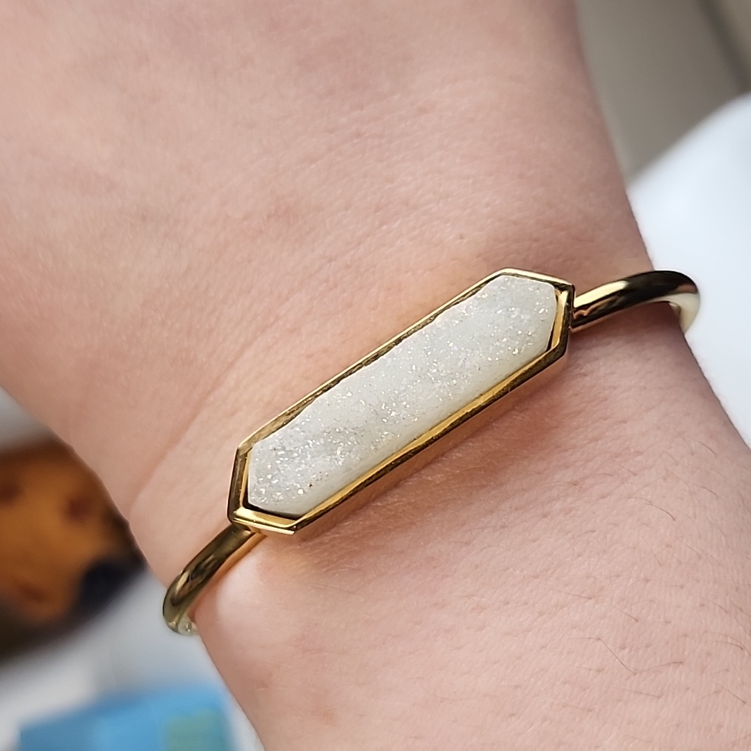 Quartz Kinsley Armelle Braclet Cuff 40$